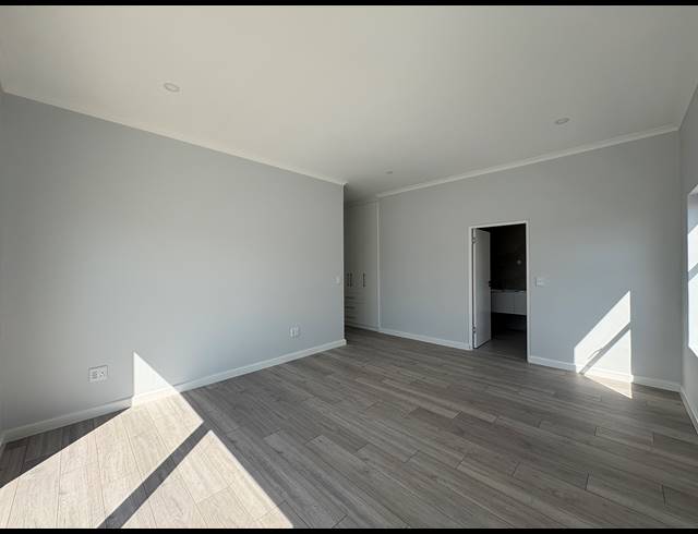 5 BEDROOM HOUSE FOR SALE IN SANDOWN